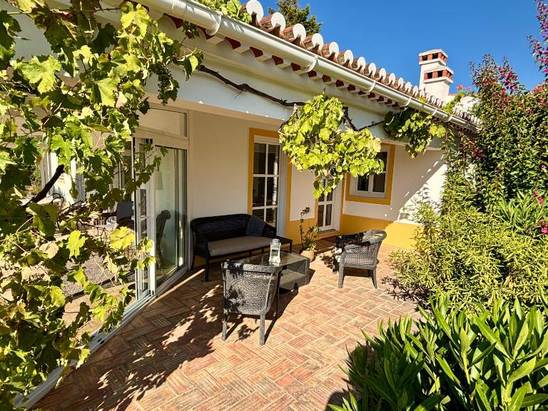 Vale do Guizo: Casa Poente on the contryside, close by the sea. - B&B Aljezur