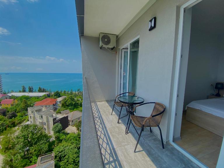 Green House - Apartment with Separate Room and Sea View - B&B Batumi