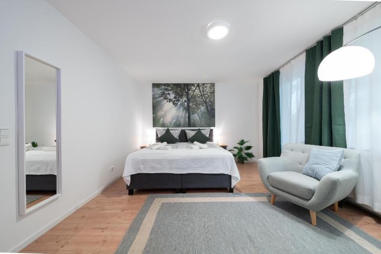 Central Studio Near Main Train Station & Old City Hall - Ferienwohnung Wuppertal