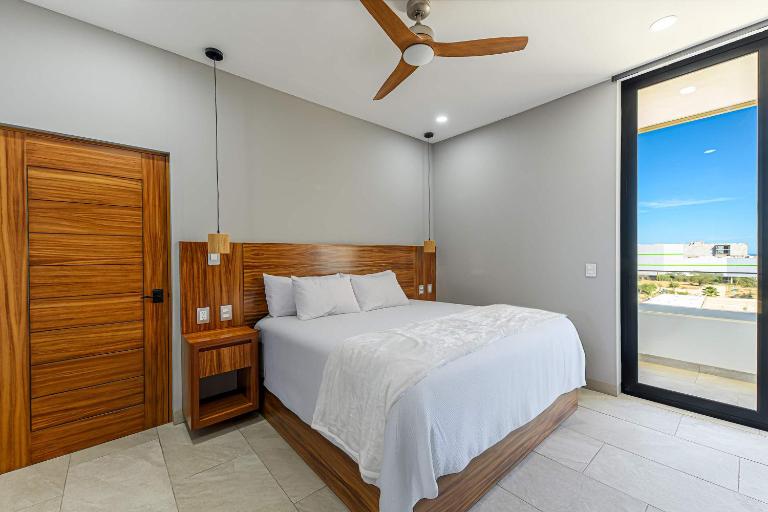 2nd Floor Sea Views and the Best Sunrises in Cabo - Bed and Breakfast Cabo San Lucas