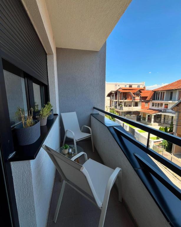 Niš East gate APT with balcony and free private Parking - Bed and Breakfast Donja Vrežina