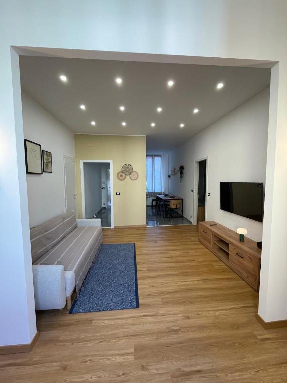 San Vincenzo modern apartment - Ferienwohnung Genua