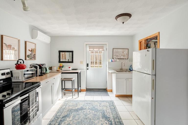 Properties by Menjivar - B&B Beverly