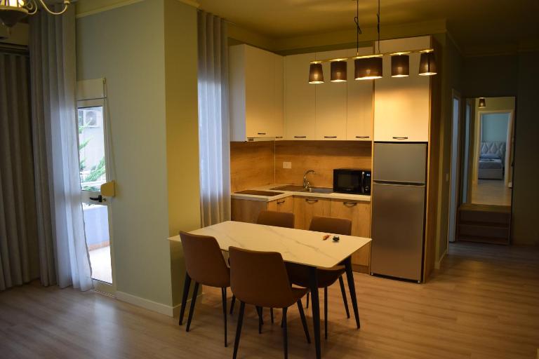 Majo Apartments - Bed and Breakfast Durrës