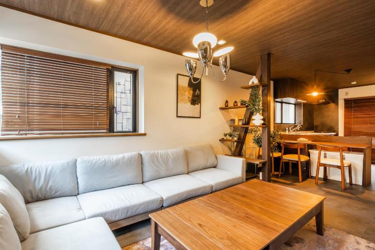 8 min walk to station 11 min to HND airport 85 sqm max 8 people full renovation 2 toilets Netflix - Ferienwohnung Tokio