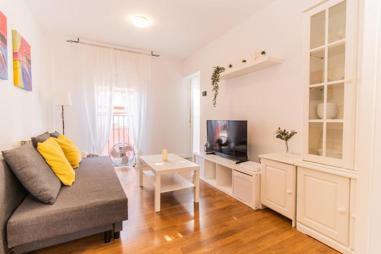 Pyrenees Escape with Terrace and BBQ - B&B Sabiñánigo