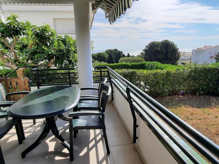 Apartamento tranquilo con terraza y jardín cerca de la playa - ES-170-47 - Chambres d'hôtes Llançà