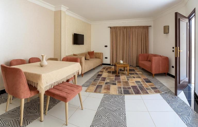 3BR Apartment Near Cairo Airport Cozy Bright, first District - B&B Abu Sir