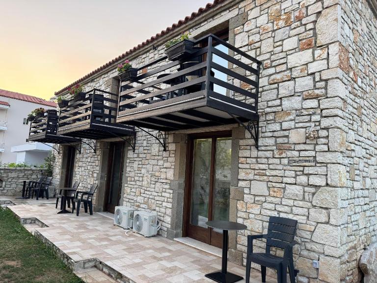 Stone Hearth - B&B Himarë