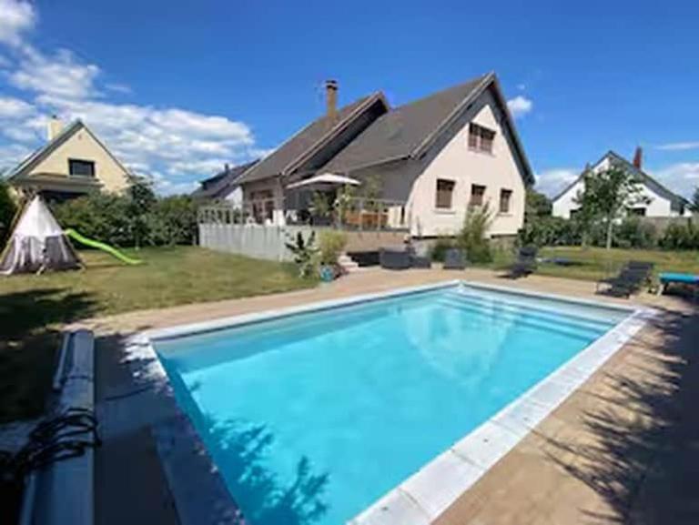 Maison - piscine privée - 6 personnes - 20 min du centre à pied - B&B Colmar