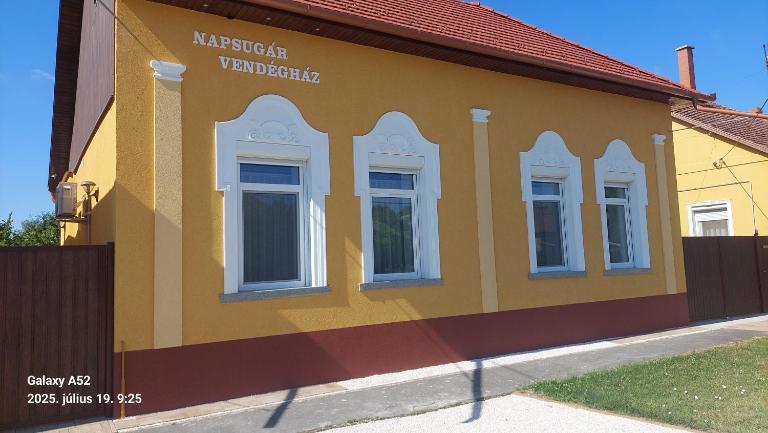 Napsugár Vendégház - B&B Apátfalva
