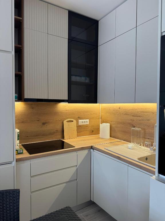 GRIDIS APARTMENT New Stylish, Fully Furnished, One Bedroom Apartment, Qerret Beach, Durres, Albania - B&B Golem