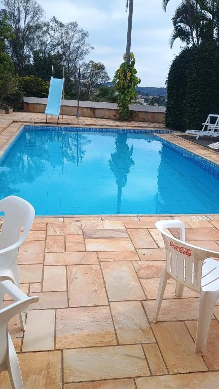 Casa com piscina para até 6 pessoas com duas camas de casal e sofá-cama casal - Chambres d'hôtes Serra Negra