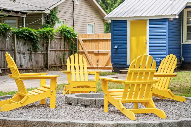 Charming Yellow Door House Steps from OU - B&B Norman