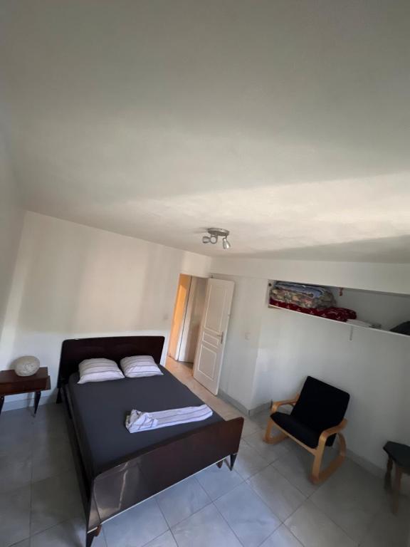 Appartement Darna - NETFLIX - WIFI - Terrasse avec jardin privée - Bed and Breakfast Carmaux