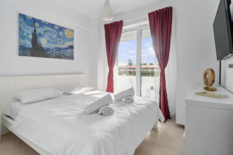 Airport White Hideway & Parking - Ferienwohnung Otopeni