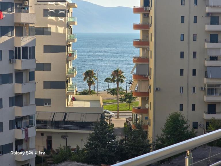 Seaside Apartment with Seafront View - Ferienwohnung Vlora
