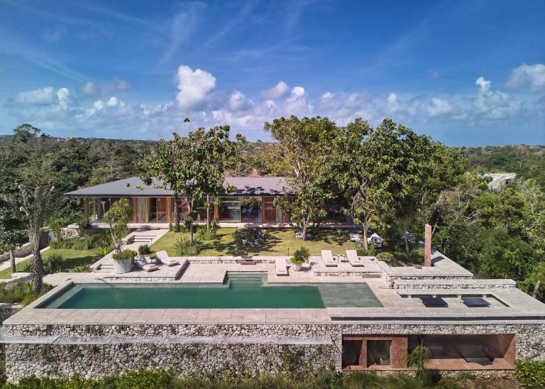 Villa Lebar - Hilltop 3 Bedroom Private Home with Sauna, Ice bath and Jacuzzi with Vast Ocean and Volcano Views - B&B Uluwatu