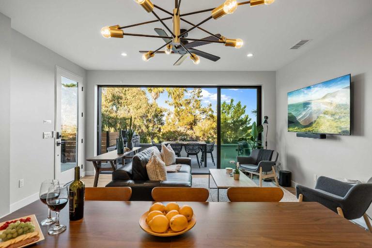Del Mar Retreat - Laundry BBQ Firepit AC Patio - Bed and Breakfast San Diego