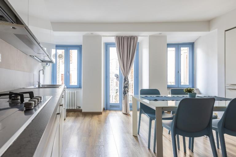 IseoLakeRental - Palazzo Cinquecento - B&B Lovere