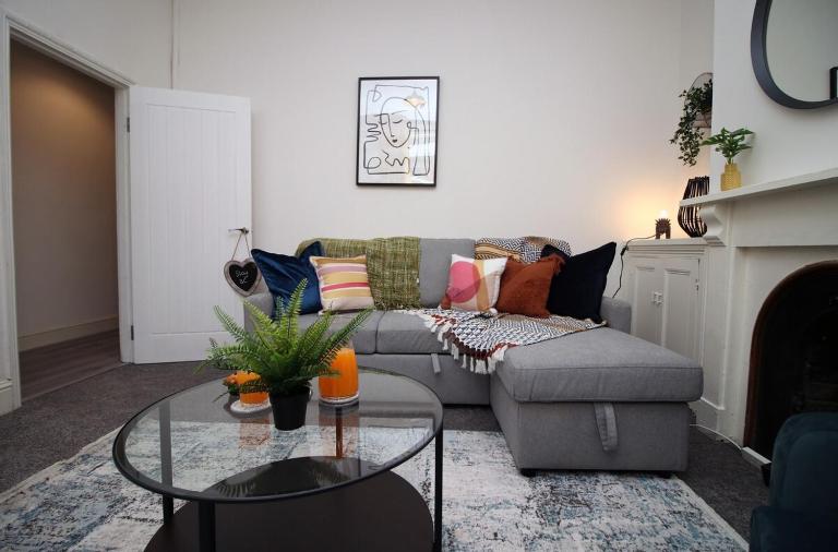 Spacious 4 bedroom house - Moira Lodge by Tŷ SA - Ferienwohnung Cardiff
