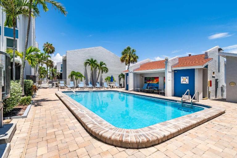 Cozy 2BR Madeira Home near Beach with Pool - Ferienwohnung St. Pete Beach