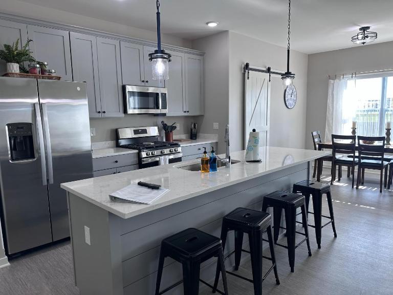 Spacious 3 bed 2 bath with King Master in Sycamore - Chambres d'hôtes Sycamore