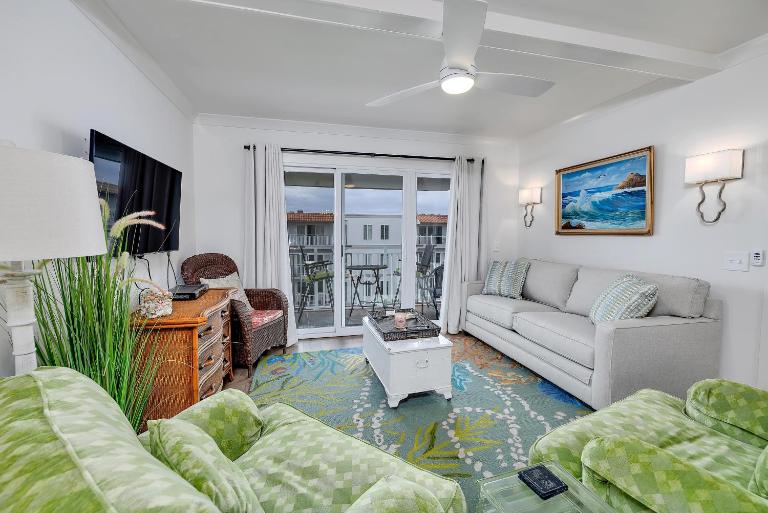 Condo with view over the pool with ocean beyond! - Chambres d'hôtes Saint Simons Island