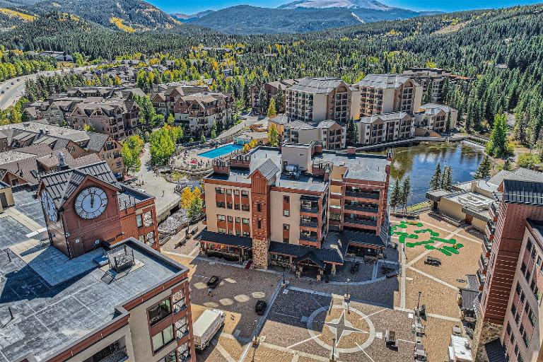 Steps to Downtown Main Street & Ski In Ski Out - Bed and Breakfast Breckenridge