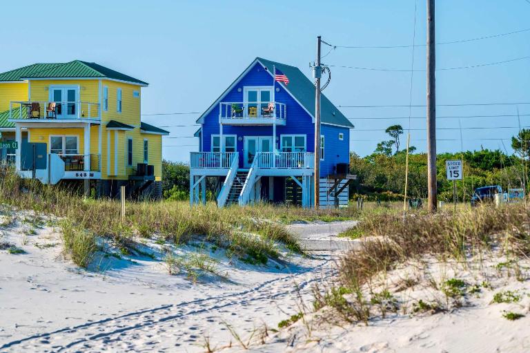 Beachside Coastal Retreat - Pet Friendly with Free Activities - B&B Gulf Shores