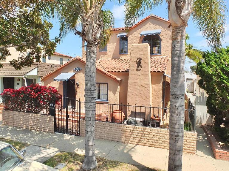 La Brisa - One Block from the Beach - Bed and Breakfast Long Beach
