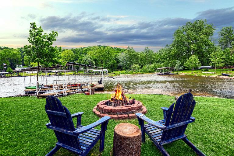 Cozy Cove Cabin - The Perfect Ozark Retreat - B&B Roach