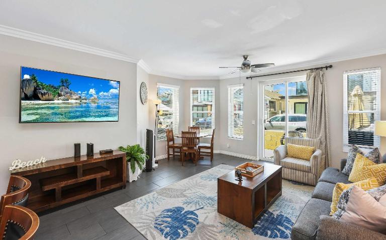 Newport Retreat A - Fab for 4 - B&B Newport Beach