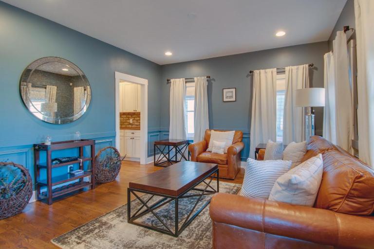 Perfect for Groups - Fenced-In Yard Pet Friendly - B&B Nashville