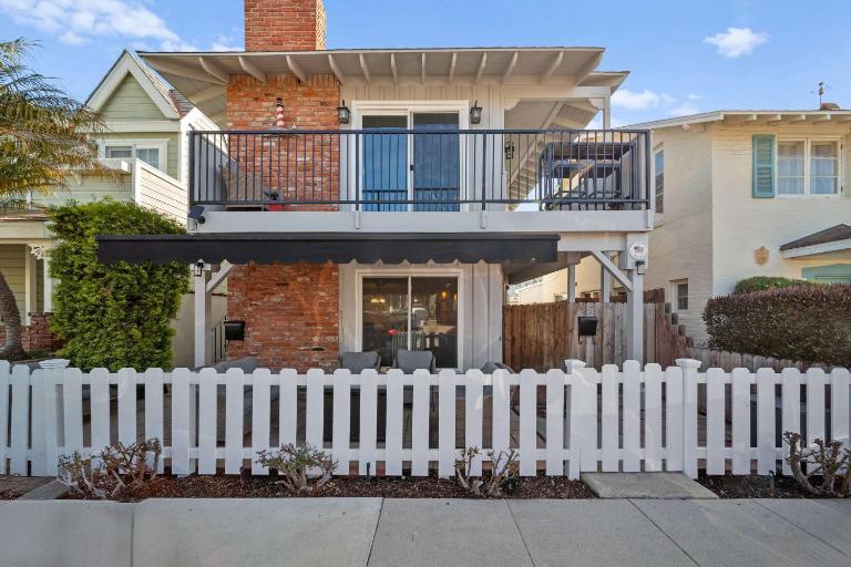 Ruby Villa A - Stay for 6 - B&B Newport Beach