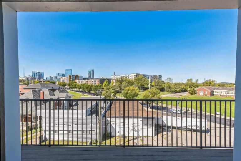 Gorgeous Apt for 8 with Rooftop & Gym Near DT - B&B Nashville