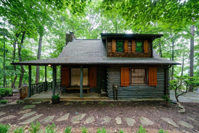 The Guest House - Historic Log cabin in Big Canoe - Chambres d'hôtes Marblehill