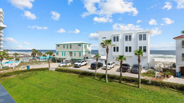 Cozy Coastal Getaway with Pool Access & Short 5-min Walk to Beach - Chambres d'hôtes Orange Beach