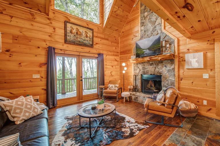 Cabin near Blue Ridge - Hot Tub Fire Pit Games - B&B Mineral Bluff