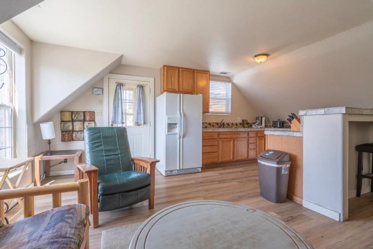 Rainbow Ridge B - 1BR/1BA - B&B June Lake