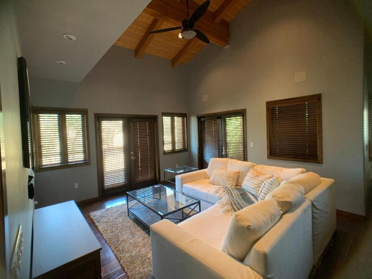 Ranch Resort Suite Near Sequoias - B&B Woodlake