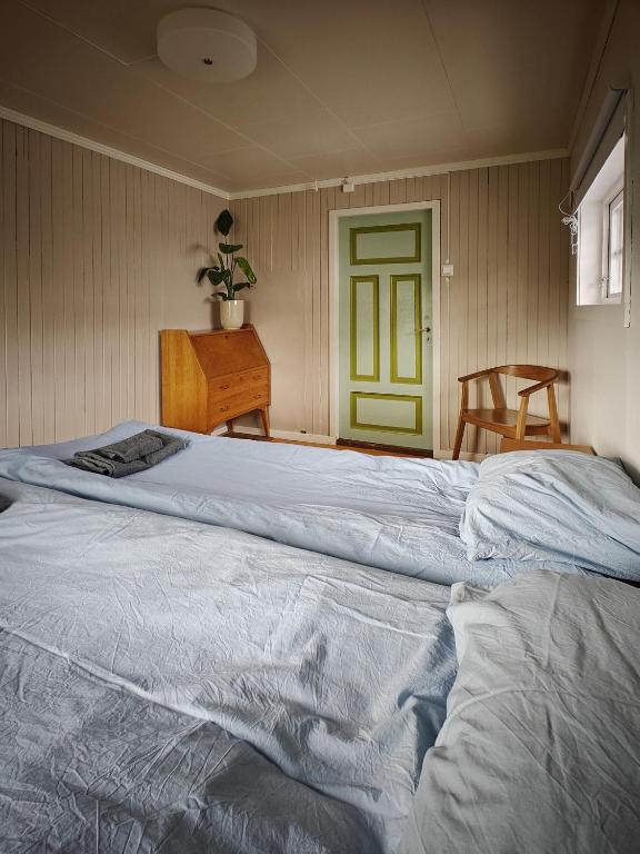 2 Houses & A Barn Double Room - B&B Festvåg