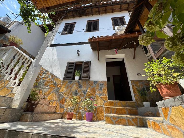 Tomor Shehu Guest House - Ferienwohnung Berat