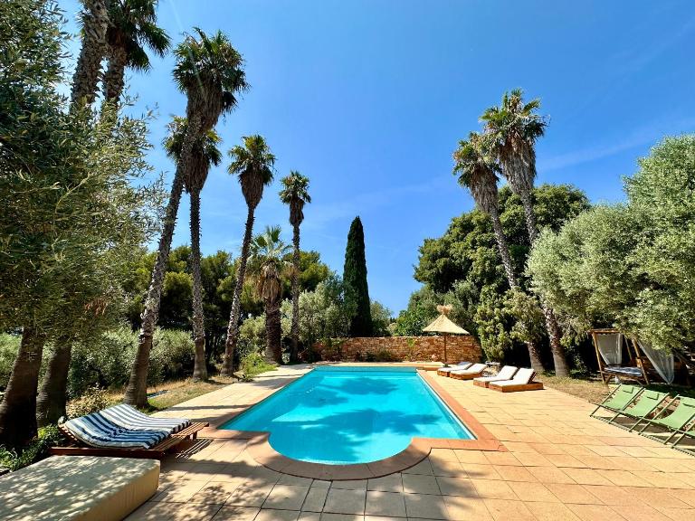 Villa Esden & adjoined outbuilding - Sea view, swimming pool, air conditioning, absolute calm, 5000 m2 land - B&B La Ciotat