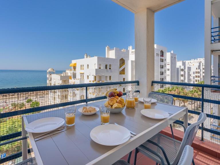 T1 com Varanda e vista mar a 200m da Praia - B&B Quarteira