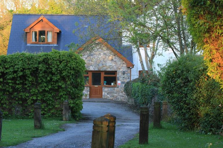 Ballas Farm Country Guest House - Bed and Breakfast Bridgend