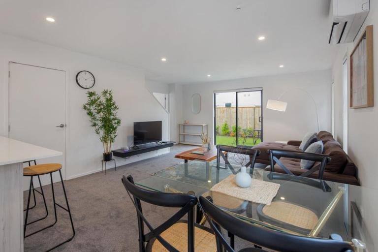 Trentham Stylish 2-BR Retreat - B&B Upper Hutt