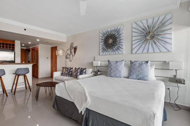 Ocean Breeze Studios With Lagoon View - B&B San Juan