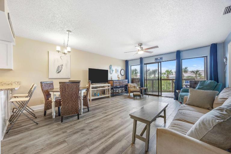 Treetop Beach Condo - Sleeps 7 - Bed and Breakfast Saint Augustine