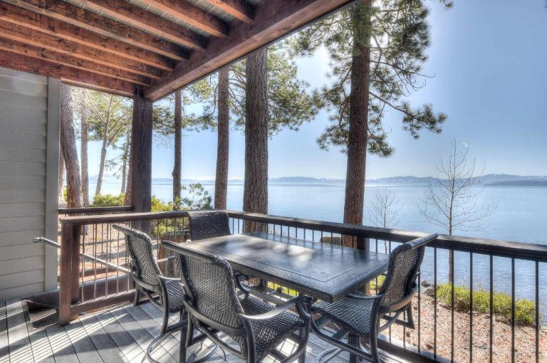 Brockway Springs Lodge Steps to Lake Access - B&B Kings Beach